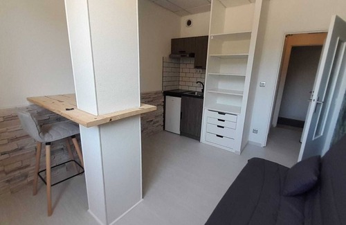 Bourbonne-les-Bains Apartment | Studio Cosy Dans une Station Thermale