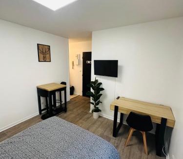 Poitiers Apartment | Studio cosy plein centre & parking à proximité