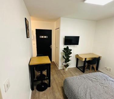 Poitiers Apartment | Studio cosy plein centre & parking à proximité