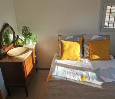 Le Luc Apartment | Studio de charme en Provence, piscine et jacuzzi partagés