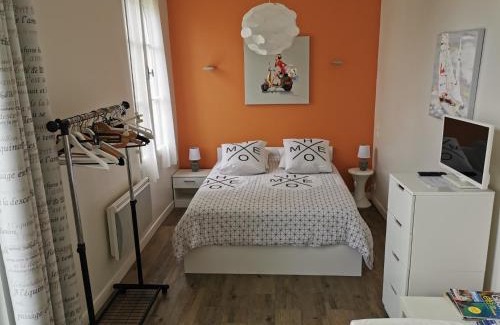 Dol-de-Bretagne Apartment | Studio des Stuarts