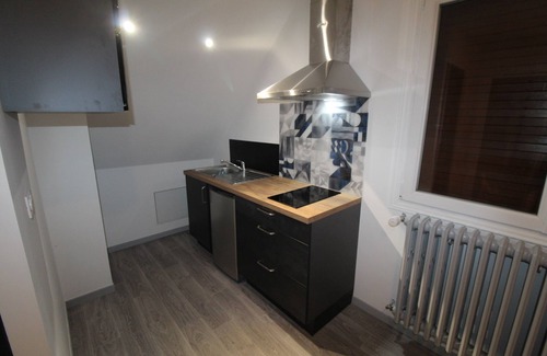 Loudeac Apartment | STUDIO EAST private kitchen and bathroom wc