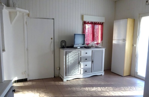 Bastide Giraud Apartment | Studio en RDJ Paisible a 5 mn de la Plage & Port de Marina et Parc de Vaugrenier
