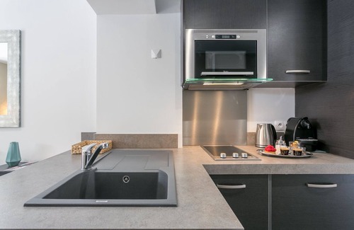 Avignon City Centre Apartment | Studio-Ensuite with Shower-Terrace