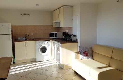 Gruffy Apartment | Studio equipped, independent, with view.
