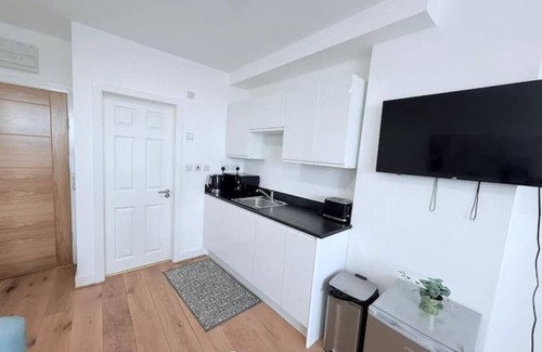 Golders Green Apartment | Studio Flat 7 in Golders Green
