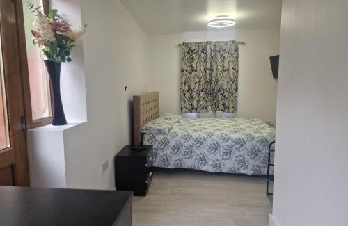 Heaton Apartment | Studio Flat on Straight Road, Harold Hill,