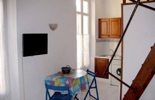 Cassis Apartment | Studio flat with mezzanine 100m from the sea