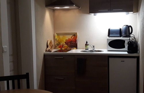 Salon-de-Provence Apartment | Studio for two people in "Mas des Orchards" with garden and pool
