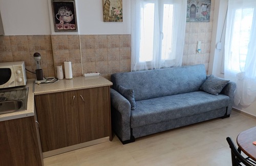 Loutra Apartment | Studio 'Gorgona' with sea view, Wi-Fi and air conditioning