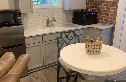 Perry Apartment | Studio: Ideal for traveling nurse, gov’t contractor, Ag Center, Guardian Center