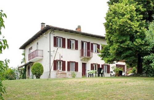 Moncucco Torinese House | Studio in Astigiana Hills with Wine & Views