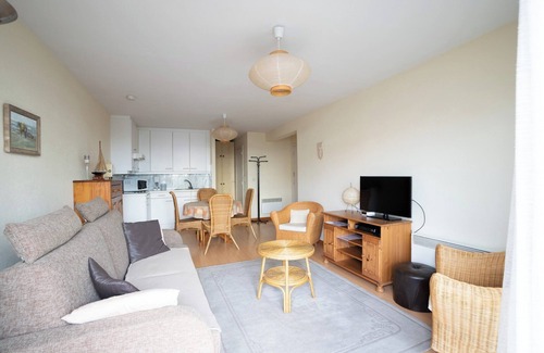 Oostduinkerke-Bad Apartment | Studio in Oostduinkerke by the Beach
