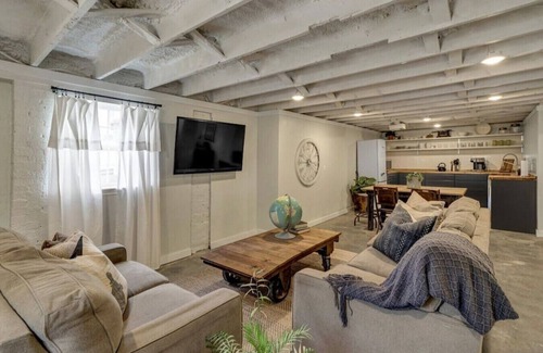 Tyler House | Studio in the Heart of Tyler