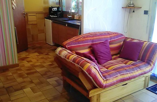 Sermange Apartment | Studio in the quiet and bright countryside