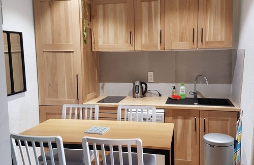 Chateauneuf-Grasse Apartment | Studio in village house in Chateauneuf-Grasse
