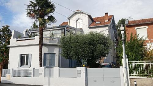 La Terrasse Apartment | Studio indépendant, avec piscine et jardin, direct gare aéroport, 1 lit pour 2 personnes Direct Gare Aéroport