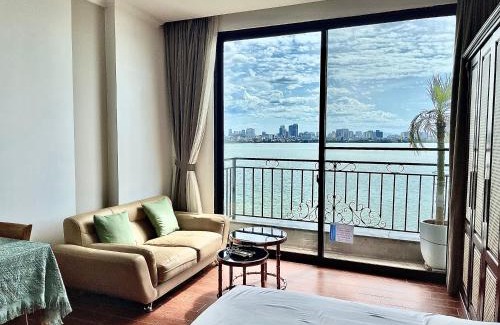 Yen Phu Apartment | Studio Lake view-Sunset glow-Bancoly