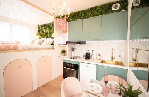 Montfort-sur-Meu Apartment | Studio les 2 fées -Jacuzzi- Brocéliande