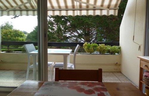 Carnac Apartment | Studio LUMINEUX avec belle TERRASSE sur ESPACES VERTS, 100m PLAGE