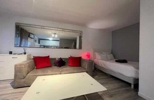 Republique - Tolstoi Apartment | Studio lumineux avec terrasse