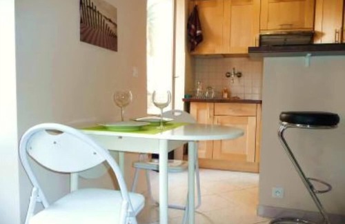 Carabacel Apartment | STUDIO LUXE PLEIN CENTER, 5MIN A PIED DES PLAGES' RUE DU LYCEE