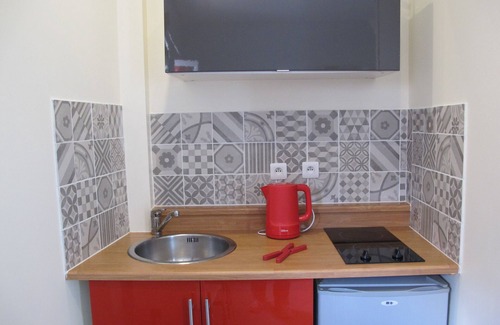 Bagnolet Bed & Breakfast | Studio/Maison D'hôte Avec Cour Extérieure aux Portes de Paris