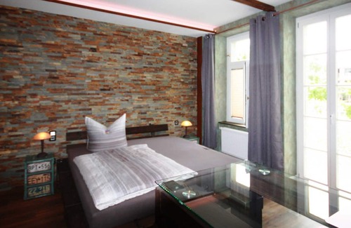 Neuschonefeld Apartment | Studio Metal South - Romantik Apartments in Leipzig, *2km to the city center*