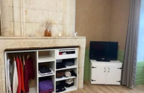 Le Vieil-Bauge Apartment | Studio meublé au pied des clochers tors