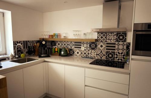 Riviere Apartment | Studio moderne à proximité des 7 Meuses