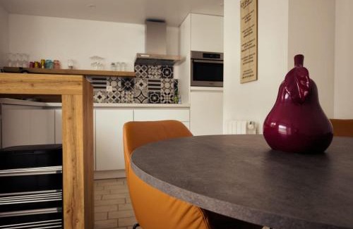 Riviere Apartment | Studio moderne à proximité des 7 Meuses