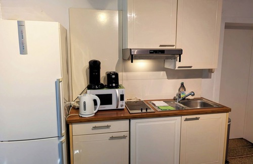 Etterbeek Apartment | Studio near supermarkets and metro/tram – 10-15 min to Grand Place & VUB/ULB