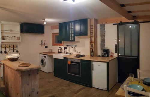 Bramans Apartment | Studio on the edge of the forest - 2 adults + 1 child