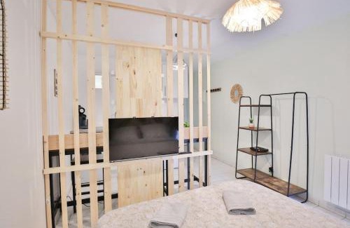 Auxerre Apartment | Studio paisible, parking gratuit, emplacement vélo - Village Vaux 3 minutes Auxerre