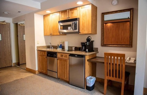 Crested Butte Condo | Studio Perfect Location 322 with Pool and Hot Tub