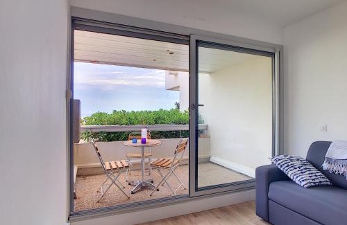 Carnon-Plage Apartment | Studio rénové sur plage avec cabine, parking et WIFI - FR-1-715-17