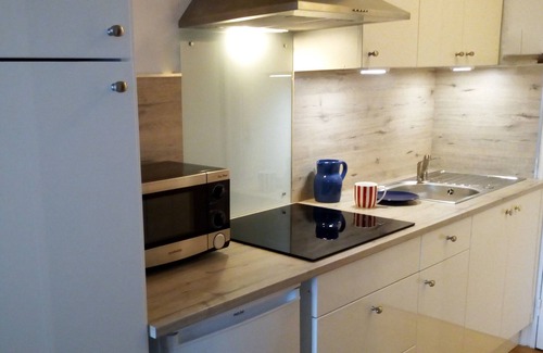Benodet Apartment | Studio sea view- Facing the Trez beach - private parking- Internet-