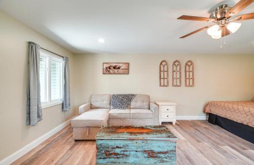 Treloar Apartment | Studio Stay with Deck in Missouri Wine Country