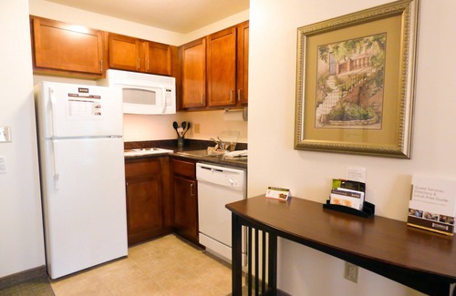 Novi Apartment | Studio Suite - FREE Breakfast Buffet, Business + Fitness Center Access