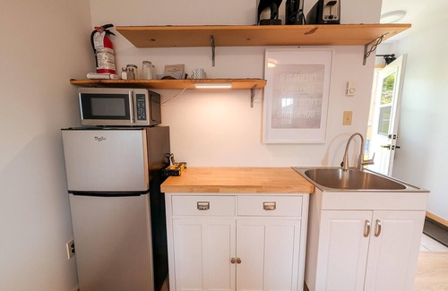 Ucluelet Hotel | Studio Suite Full Bathroom | #6