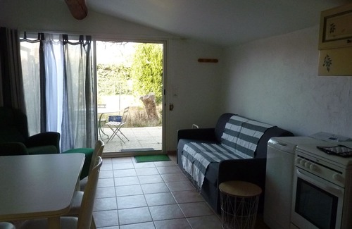 Bagnols-sur-Ceze Villa | Studio T2 with swimming pool in Provence Occitanne