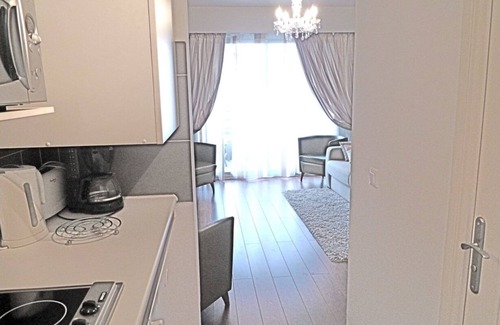 Cannes City Centre Apartment | Studio terace in Cannes, quiet, 50m away from the beaches of the Croisette, close to the Palais des Festivals
