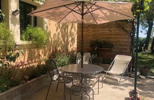 Pougnadoresse Apartment | STUDIO TERRASSE PISCINE UZES PONT DU GARD