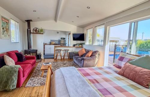 Richmond Apartment | Studio Twenty5, Unique Poolside Retreat Near Nelson