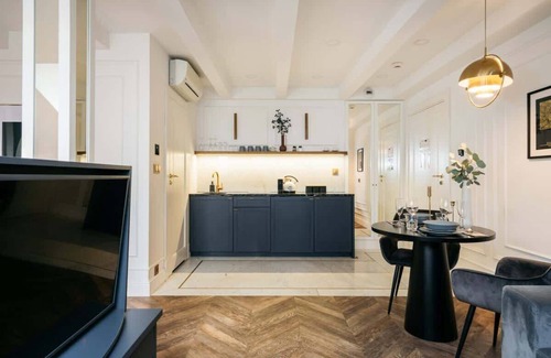 Stare Miasto Apartment | Studio with a Old Town view