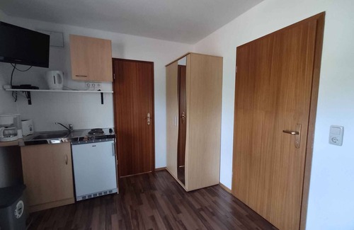 Altheide Apartment | Studio with balcony and kitchenette