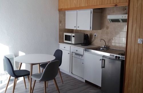 Ax-les-Thermes Apartment | Studio with balcony in Ax les thermes 300m from the cable cars and thermal baths
