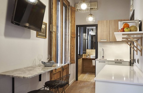 Gothic Quarter Apartment | Studio with balcony, equipped with kitchenette and bathroom