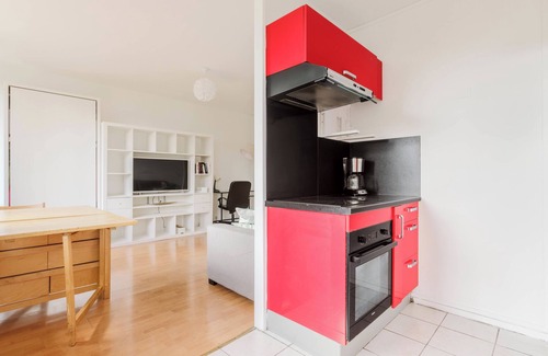 Bagnolet Apartment | Studio with balcony near Paris