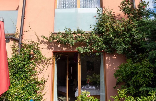 Carona Apartment | Studio with garden